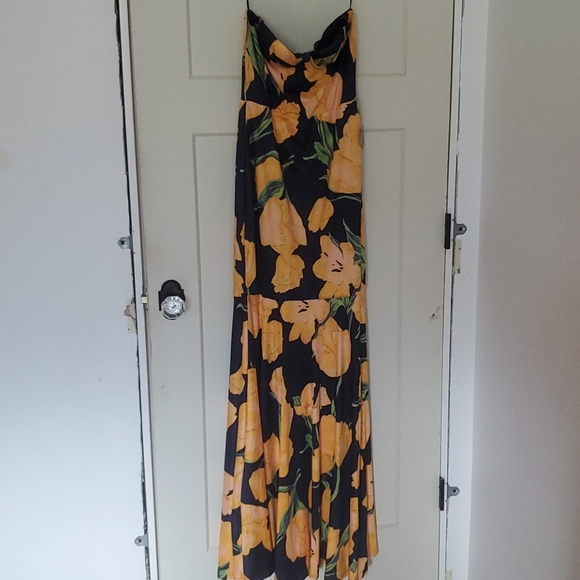 NWT Mermaid style strapless maxi dress - Picture 4 of 10